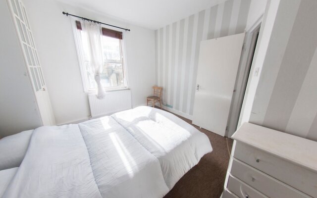 Bright, Spacious 1BR Flat for 2 in Walham
