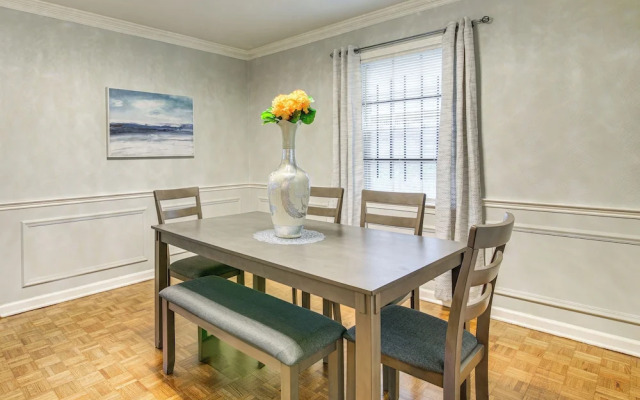 Walk to Graceland: Spacious Memphis Home!