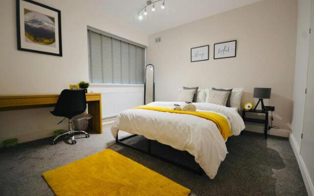 Stunning 3-bed Ground Floor Apartment in Coventry