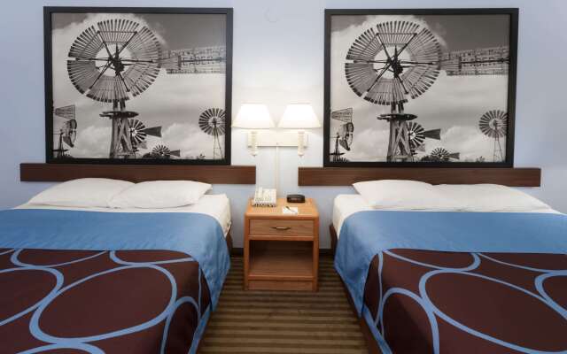 Super 8 by Wyndham Huntington