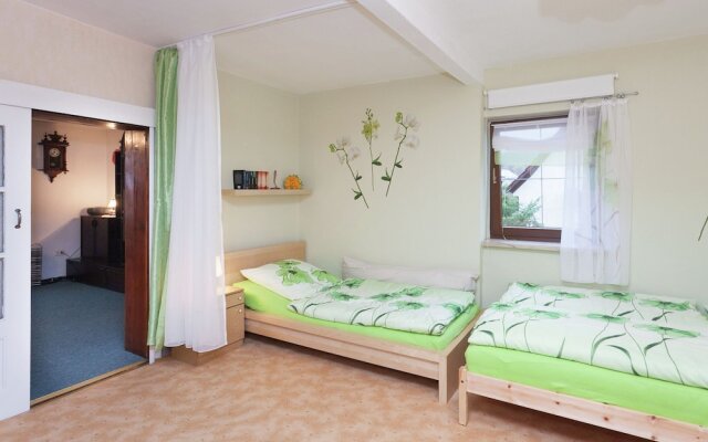 Quaint Apartment in Zella-mehlis With Garden