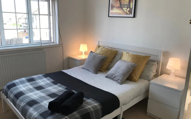 Empire London Properties - Goshawk Gardens
