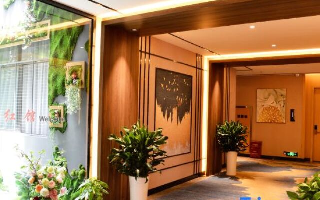 Hongguan administrative Hotel Apartment (Zhongshan ancient town light rail station store)