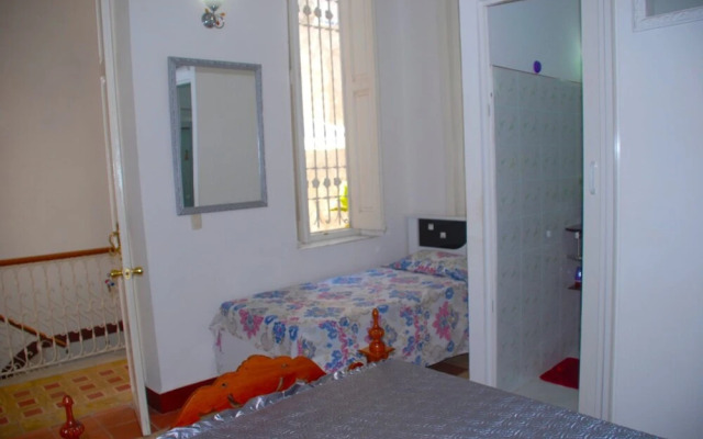 Kenia Colonial House