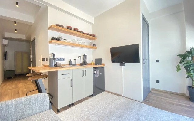 Cozy Flat W French Balcony 5 Min To Istiklal Ave