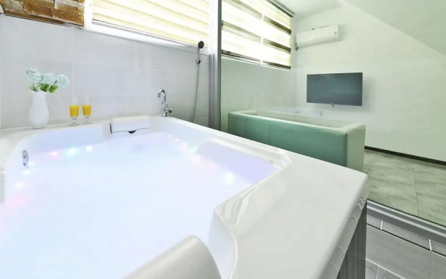 Funnymungmung Galaxy House