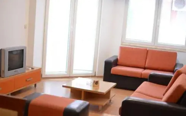 Nikola Apartments