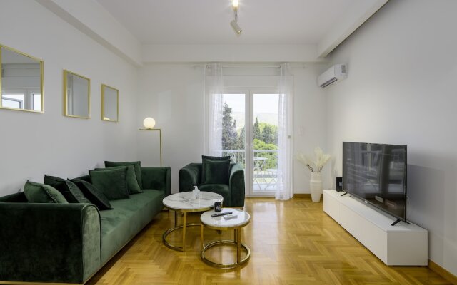 Lush Emerald apt in the heart of Athens