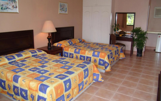 Playa Papagayo Beach Inn