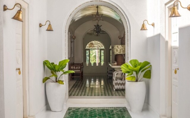 Breathtaking Villa In 02 Acres Of Tropical Walled-in Gardens
