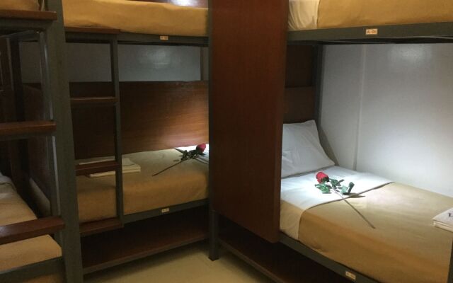 VIP Suite Hostel - Makati