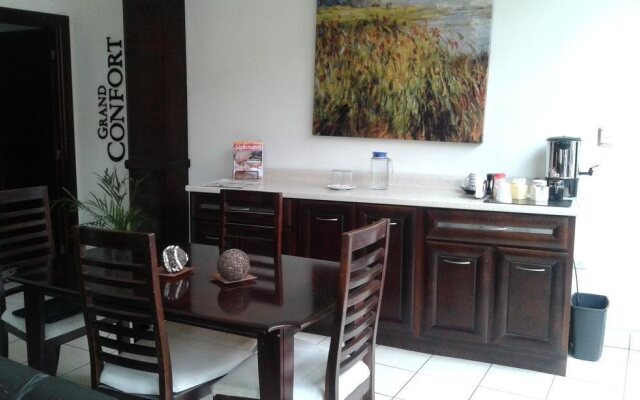 Hotel Grand Colonial