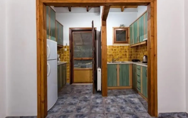 Liuba Houses