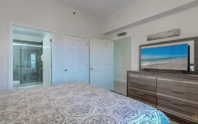Laketown Wharf 2135