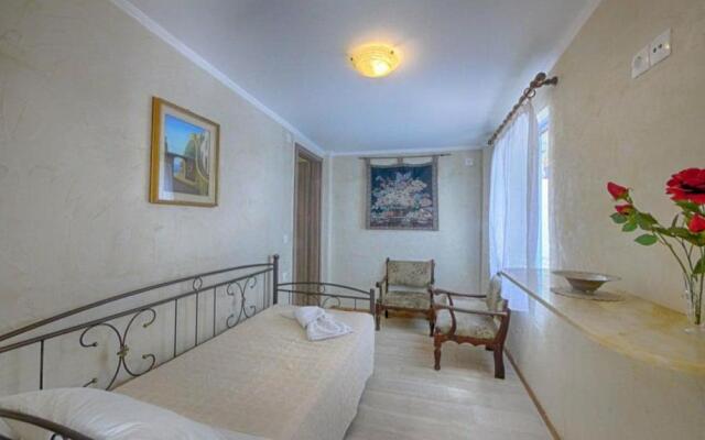 Feakia apartment 1