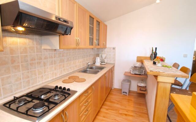 Apartment 440