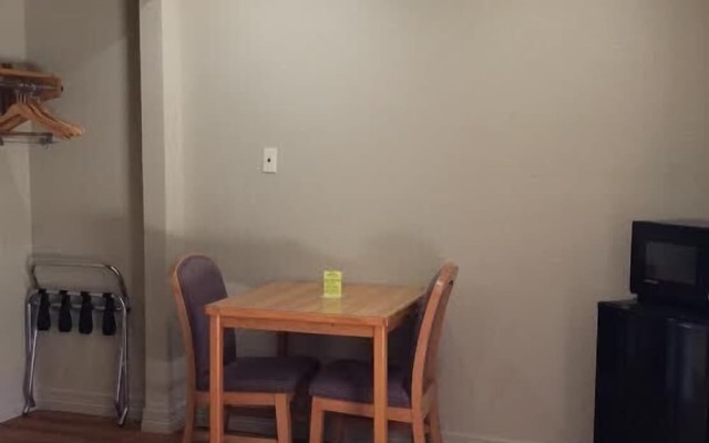 Stratford House Inn and Suites