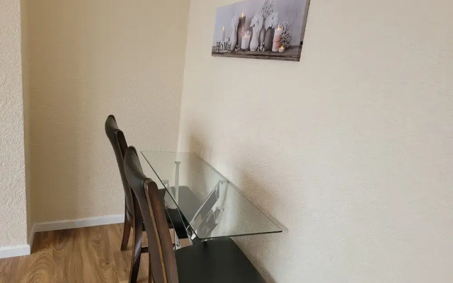 Apartment - Sleeps 2 - Parking - Near Station