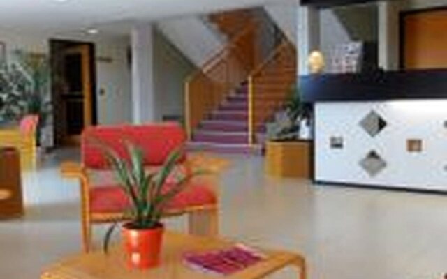 initial by balladins Tours Sud