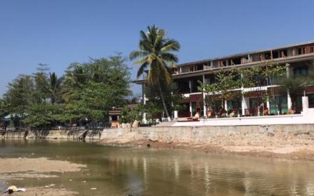 Kyaw Ngapali Lodge