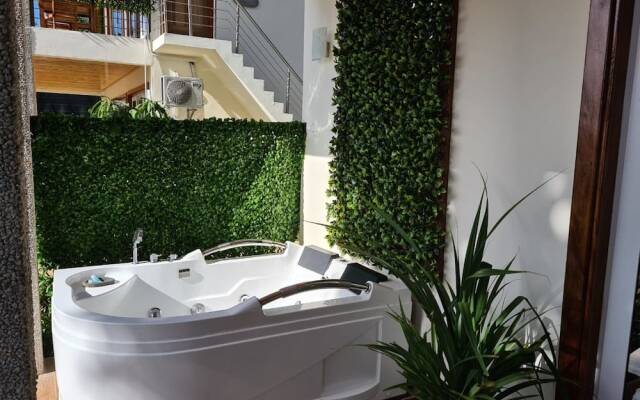 La Digue Luxury Beach Bungalow Spa & Gym