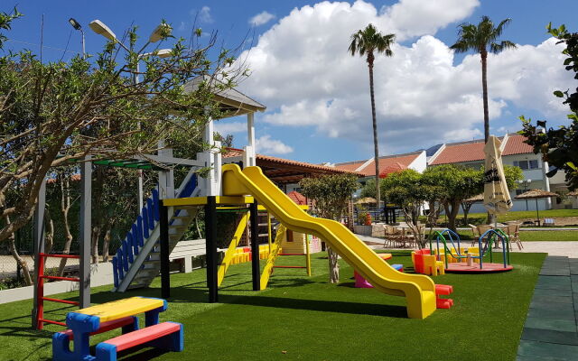 ILIOS APARTHOTEL(Tigaki)