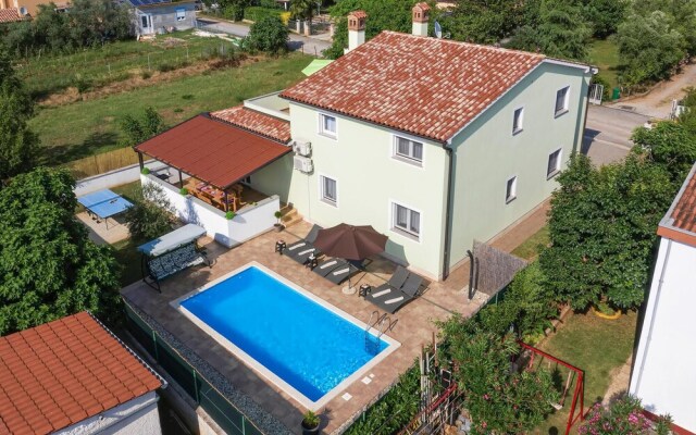 Beautiful Home in Fazana With Wifi and 5 Bedrooms