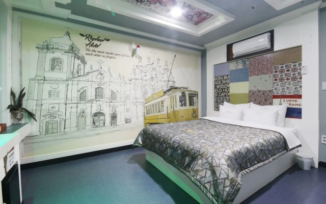 Raphael Hotel