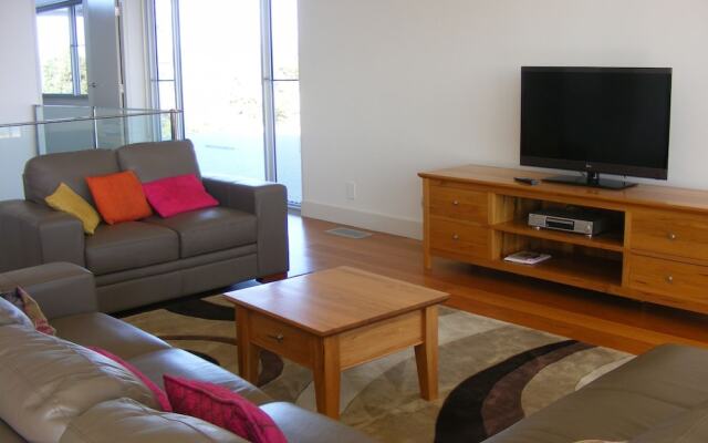 Dew on Lakeview Street