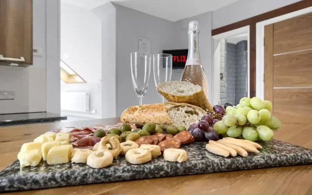 Luxury Penthouse Suite - Swansea Central - Beach
