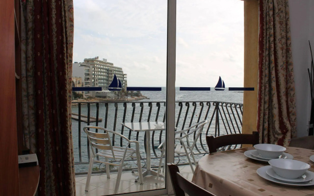 Spinola Bay Apartment by Getaways Malta