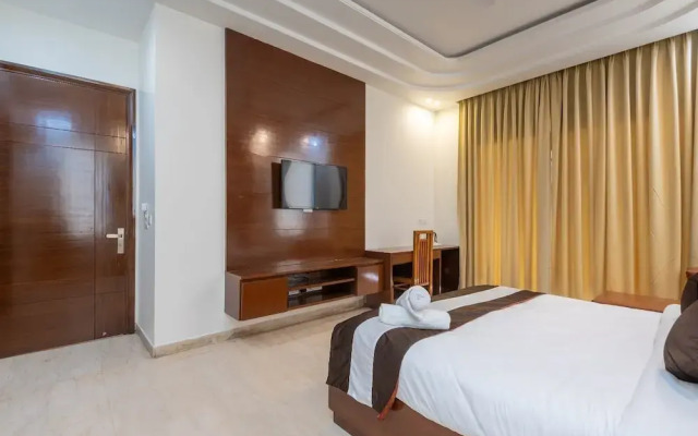 Saavi Hotel Sector- 46