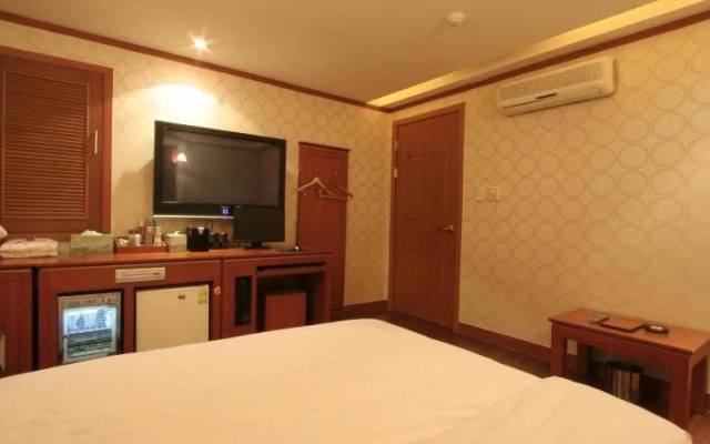 Utopia Hotel