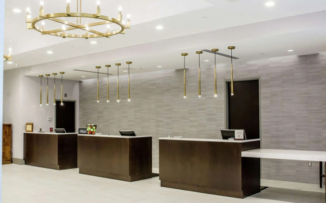 DoubleTree by Hilton Hotel Charlottesville