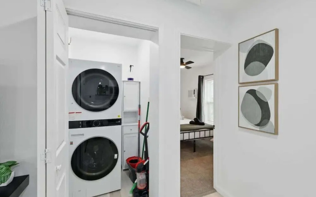 Modern 2BR Unit With Hot Tub
