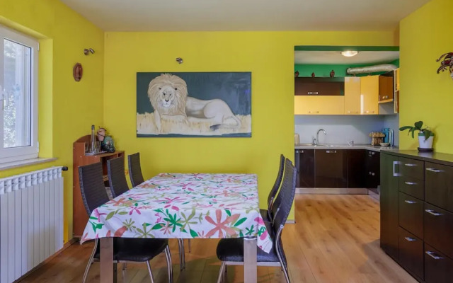 Colourful Seaview Apartment