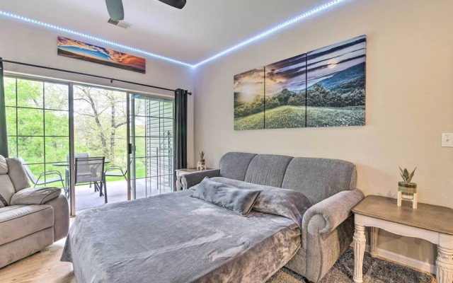 6 Mi to Branson Strip! Dog-friendly Golf Condo