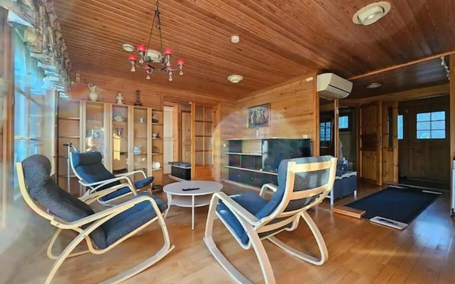 Cozy 3BR Riverside House with Sauna