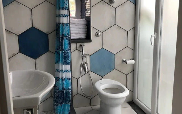 Room With Bathroom and Kitchen, With Independent Entrance