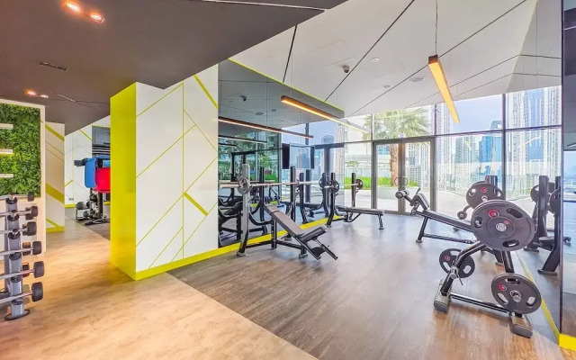 Modern and Cozy Condo With City Views