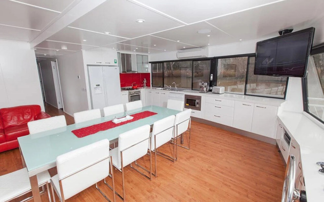 All Seasons Houseboats