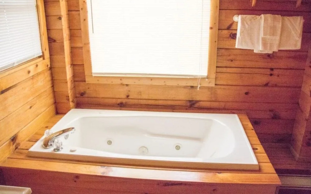 26 Bearfoot Landing 2 Bedroom Cabin by RedAwning