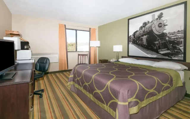 Super 8 Topeka/Wanamaker RD/I-70