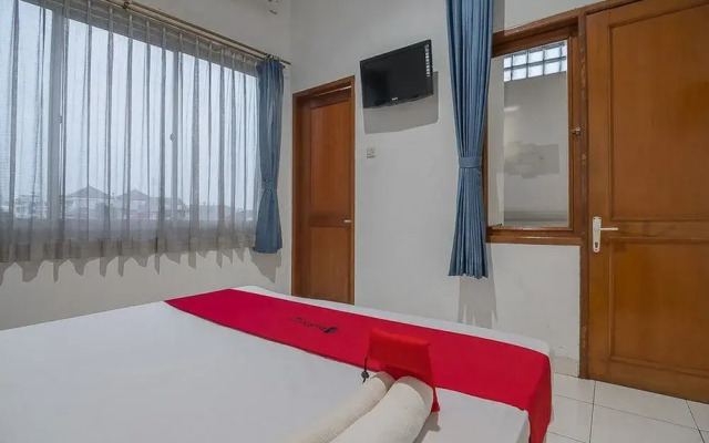 RedDoorz near Setrasari Mall