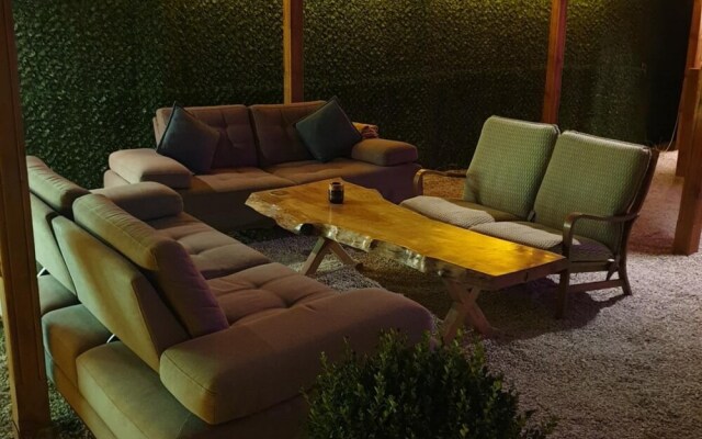 Charming Bungalow with Shared Garden near Beach in Cinarcik, Yalova