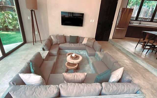 Pvt. Soona Villa /Pvt. Pool /100mbs/AC/Concierge