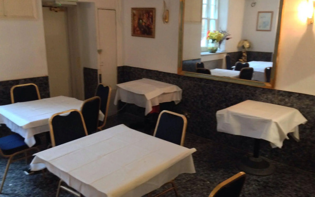 Whiteleaf Hotel