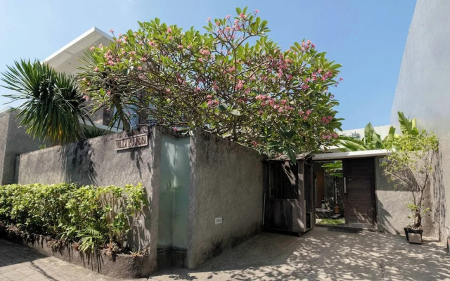Stunning 2 Br Pool Villa With Rooftop In Seminyak