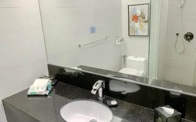 Greens Hotel & Suites