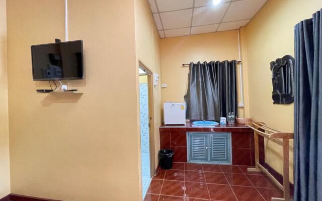 Rain Tree Cafe & Homestay